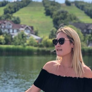 Meet your Posher, Janet